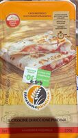 Il cassone con pomodoro e mozzarella