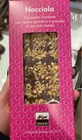 Cioccolato fondente con ripieno gianduja e granella di nocciola