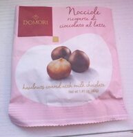 Nocciole ricoperte di cioccolato al latte