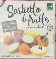 Sorbetto di frutta nel suo guscio naturale