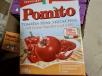 Tomaten feine Stückchen mit rotem Paprika und Chili