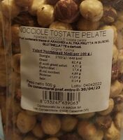 Nocciole tostate pelate.
