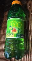Boisson au thé vert infusé pêche