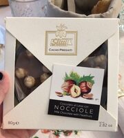 Cioccolato al latte con nocciole