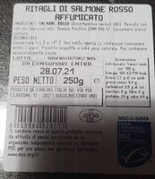 Ritagli di salmone rosso affumicato