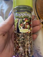 Topping salad