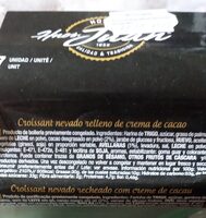 Croissant nevado relleno de crema de cacao
