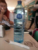 Agua mineral natural