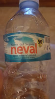Agua mineral pequeña