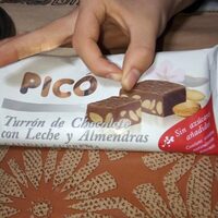 Turrón de chocolate con leche y almendras sin azúcares añadidos