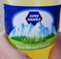Agua mineral natural