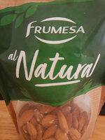 Almendra con piel cruda