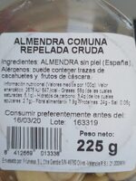 Almendra pelada cruda