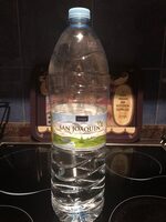 Agua mineral natural