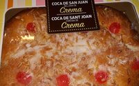 Coca de San Juan rellena de crema
