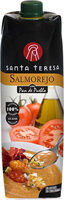 Salmorejo con pan de pueblo