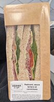 Sandwich Pastrami, sauce tartare et cornichons