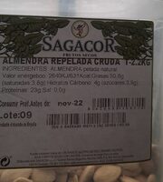 Almendra repelada cruda
