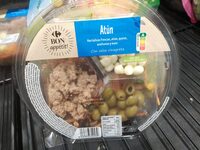Atún. Hortalizas frescas, atún, queso, aceitunas y maíz. Con salsa vinagreta