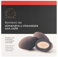 Bombón de almendra y chocolate con café