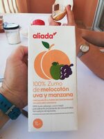 De zumo de melocotón, uva y manzana brik