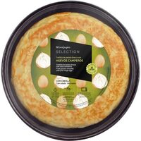Tortilla de patata fresca con huevos camperos