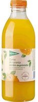 Zumo de naranja recién exprimido