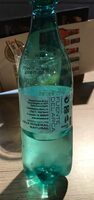 Agua mineral natural con gas