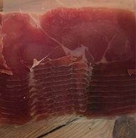 Serranos jamon bodega