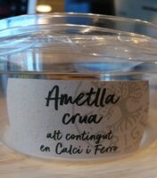 Almendra cruda con piel