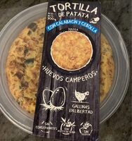Tortilla de patata con calabacin y cebolla, huevos camperos