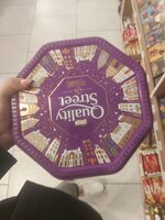 ÁIN istmas == D Nestle Quality Street 回 CRAFTED IN