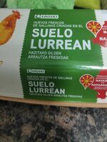 Huevos frescos de gallinas Criadas en el suelo