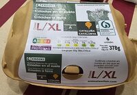 Huevos frescos de gallinas criadas en el suelo