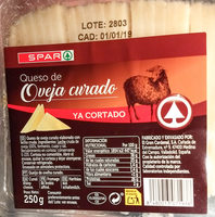 Queso de oveja curado cortado