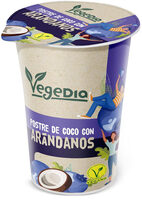 Postre de coco con arandanos