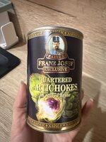 Quartered artichokes in salted brine