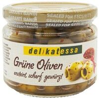 Grüne Oliven entsteint, scharf gewürzt