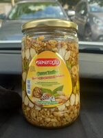 Dessert aux fruits et noix