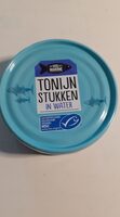 Tonijnstukken in water