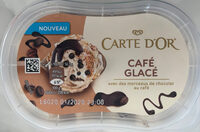 Café glacé avec des morceaux de chocolat au café