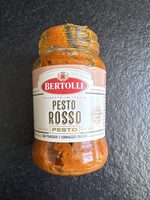 Pesto Rosso con pomodori e formaggio italiano