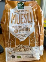 Biologische muesli van granen, noten en vruchten