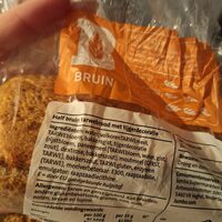 Half bruin tarwebrood met tijgerdecoratie