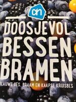 Doosje met bessen bramen
