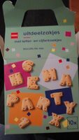 Uitdeelzakjes met letter- en cijferkoekjes