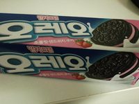 Oreo Strawberry Creme Chocolate Sandwich Cookies