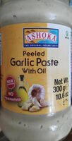 Peeled garlic paste with oil
