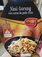 Nasi goreng con carne de pollo frita